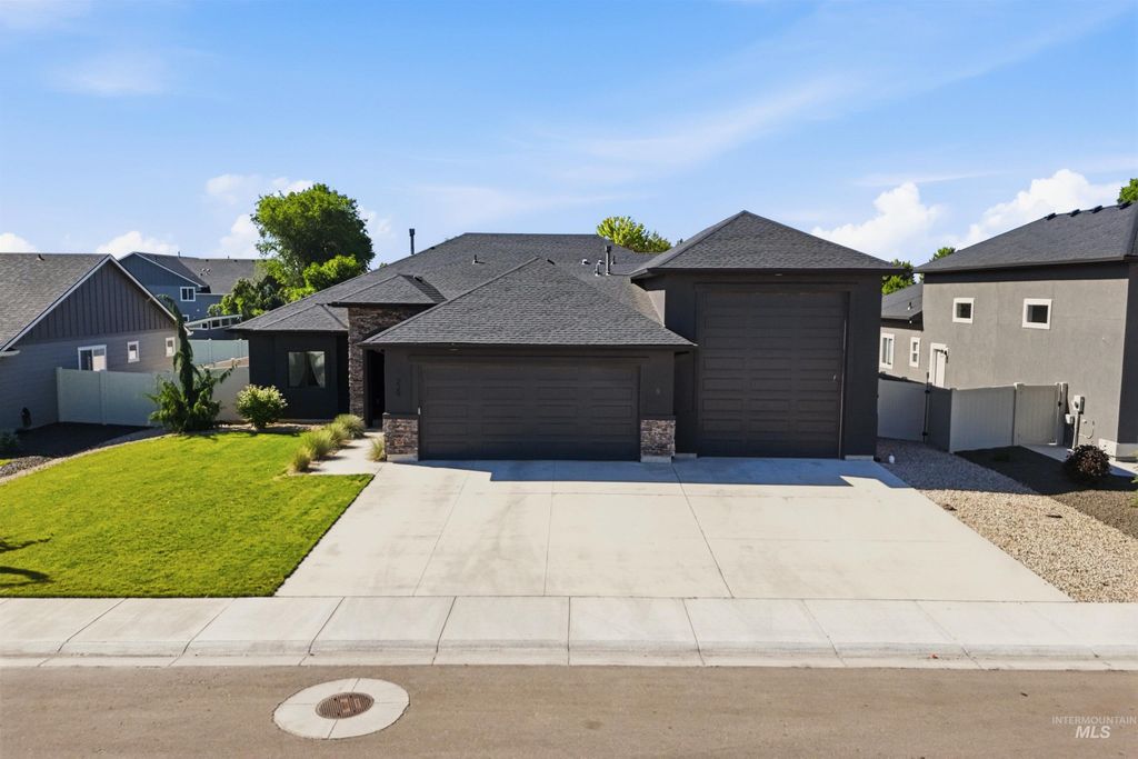 229 W Moray St, Middleton, ID 83644