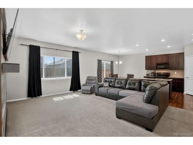 907 S Prairie Dr, Milliken, CO 80543