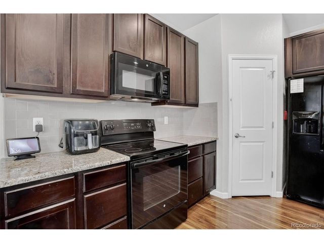 907 S Prairie Dr, Milliken, CO 80543