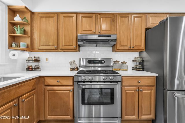 840 Nutswamp Road, Red Bank, NJ 07701