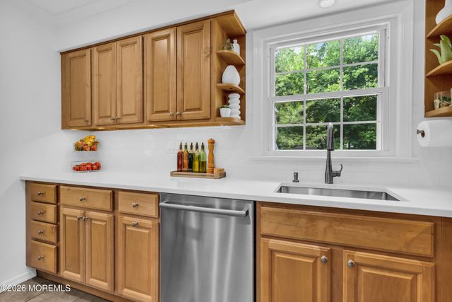 840 Nutswamp Road, Red Bank, NJ 07701