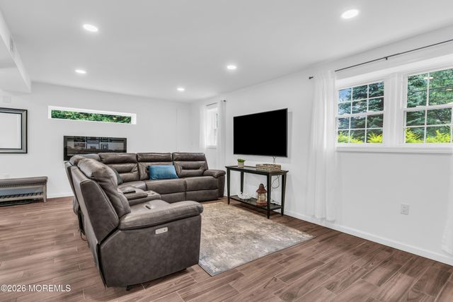 840 Nutswamp Road, Red Bank, NJ 07701