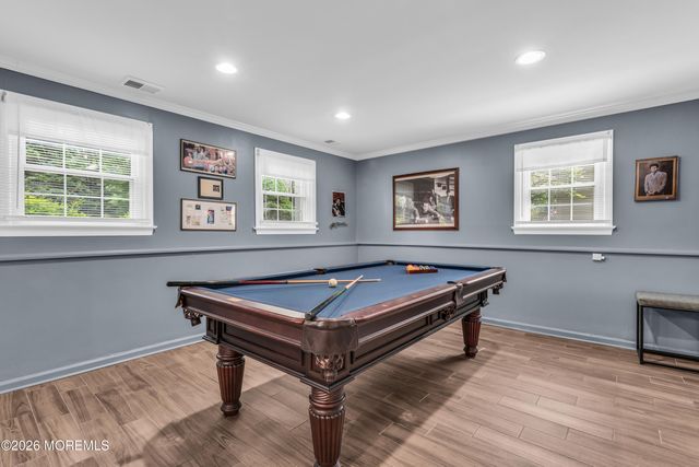 840 Nutswamp Road, Red Bank, NJ 07701