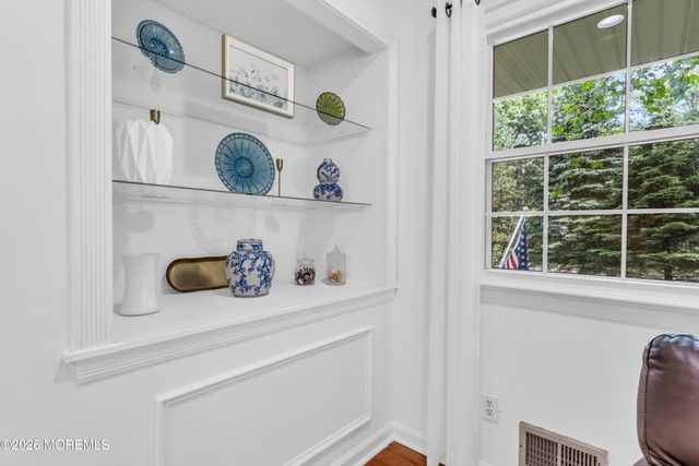 840 Nutswamp Road, Red Bank, NJ 07701