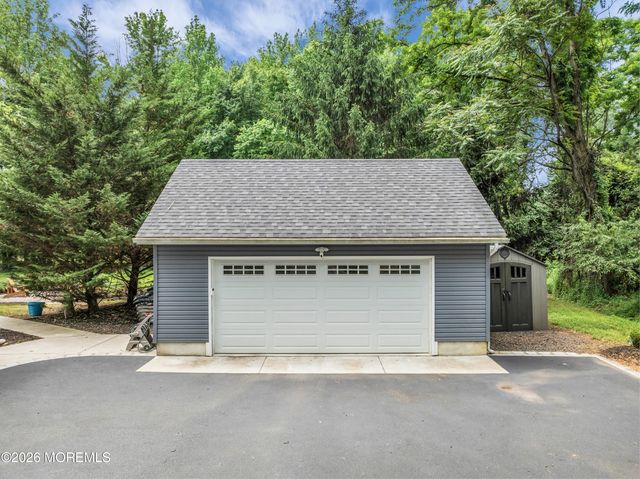 840 Nutswamp Road, Red Bank, NJ 07701