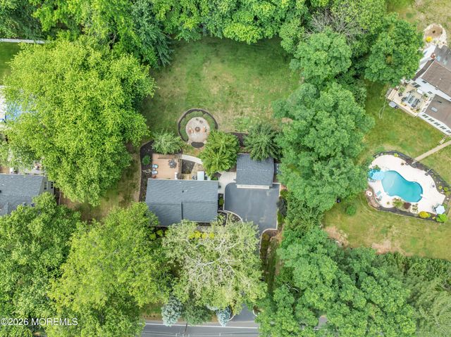 840 Nutswamp Road, Red Bank, NJ 07701