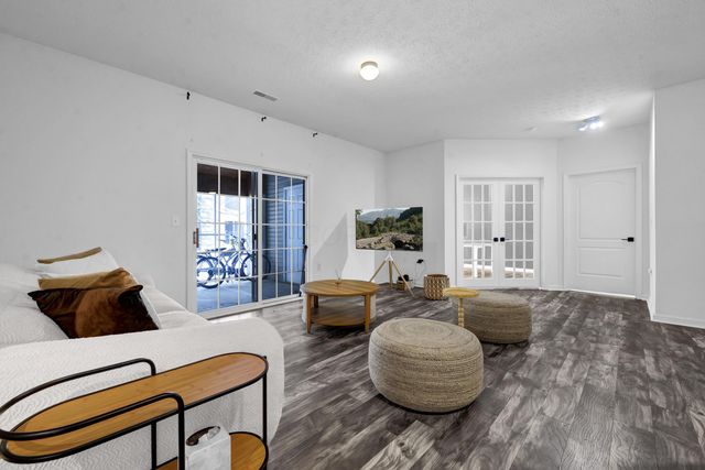 1925 Fortstone Lane, Columbus, OH 43228