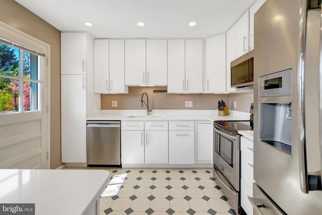 5230 OLDCASTLE LN, Springfield, VA 22151