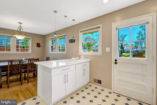 5230 OLDCASTLE LN, Springfield, VA 22151