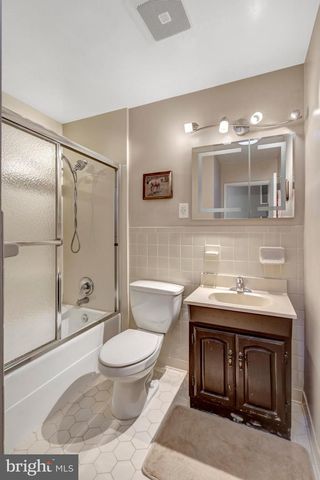 5230 OLDCASTLE LN, Springfield, VA 22151