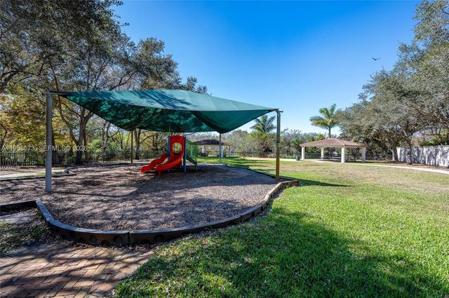 405 SW 198th Ter, Pembroke Pines, FL 33029