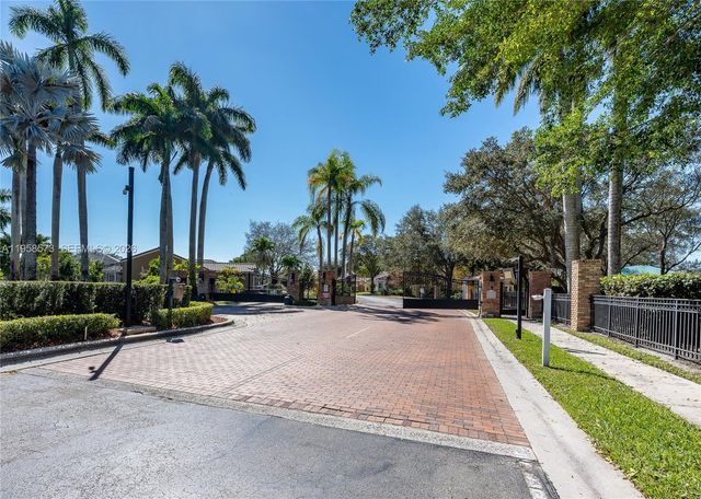 405 SW 198th Ter, Pembroke Pines, FL 33029