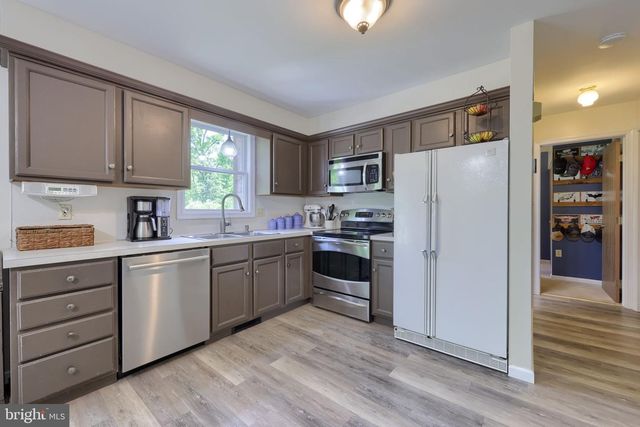 37 HOMESTEAD DR, Denver, PA 17517