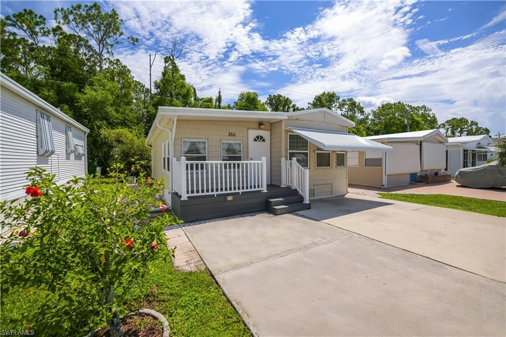 260 Caravan CIR, NORTH FORT MYERS, FL 33903 — exterior