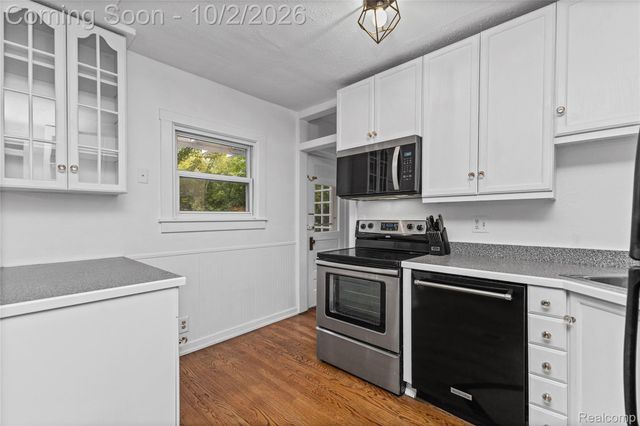 16260 Birwood Avenue, Beverly Hills Village, MI 48025