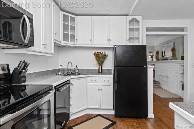 16260 Birwood Avenue, Beverly Hills Village, MI 48025
