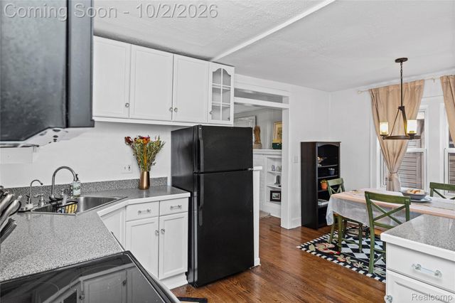 16260 Birwood Avenue, Beverly Hills Village, MI 48025