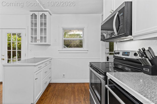 16260 Birwood Avenue, Beverly Hills Village, MI 48025