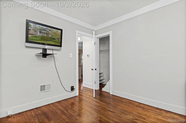 16260 Birwood Avenue, Beverly Hills Village, MI 48025