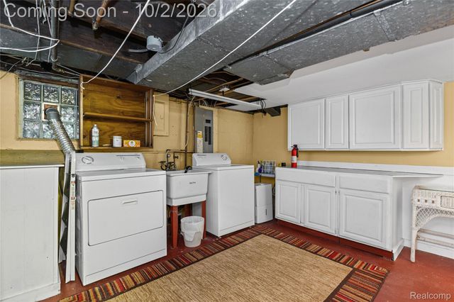16260 Birwood Avenue, Beverly Hills Village, MI 48025