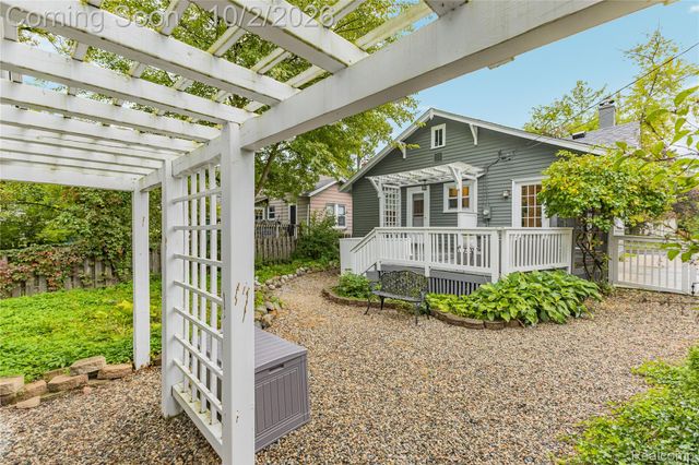 16260 Birwood Avenue, Beverly Hills Village, MI 48025