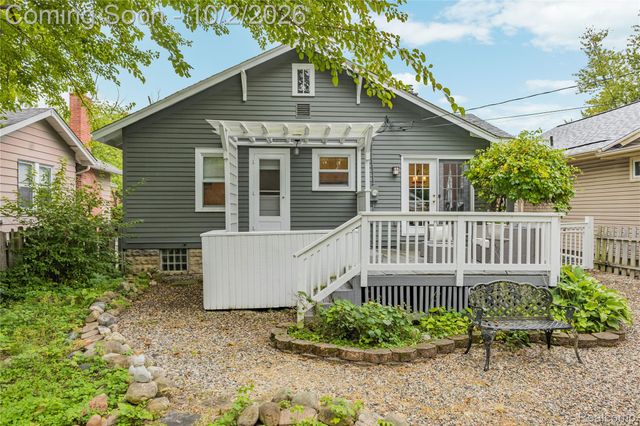 16260 Birwood Avenue, Beverly Hills Village, MI 48025