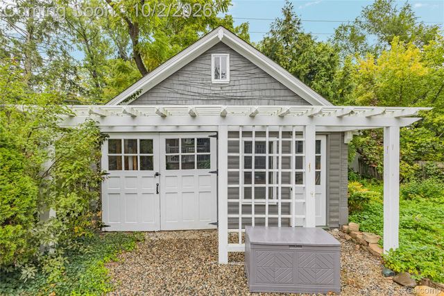 16260 Birwood Avenue, Beverly Hills Village, MI 48025