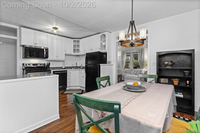 16260 Birwood Avenue, Beverly Hills Village, MI 48025
