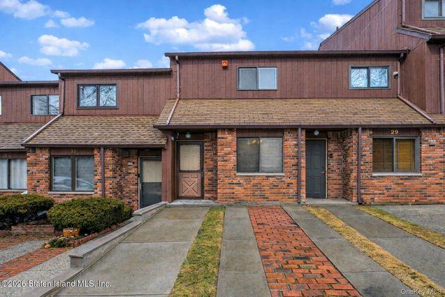 31 Stonegate Drive, Staten Island, NY 10304