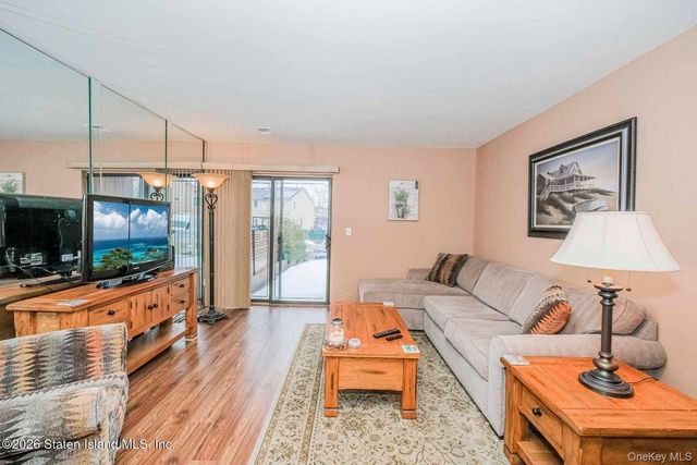 31 Stonegate Drive, Staten Island, NY 10304