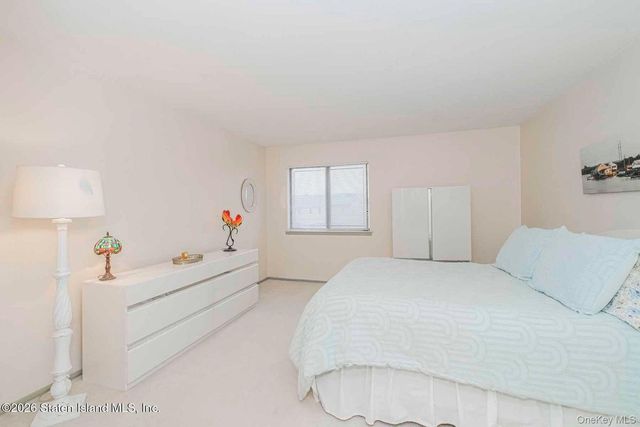 31 Stonegate Drive, Staten Island, NY 10304