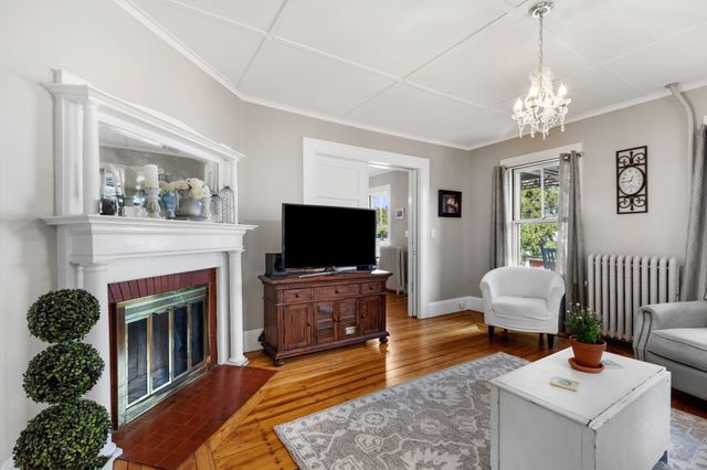 1 Sagamore St, Plymouth, MA 02360