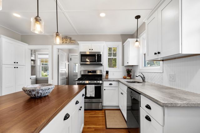 1 Sagamore St, Plymouth, MA 02360