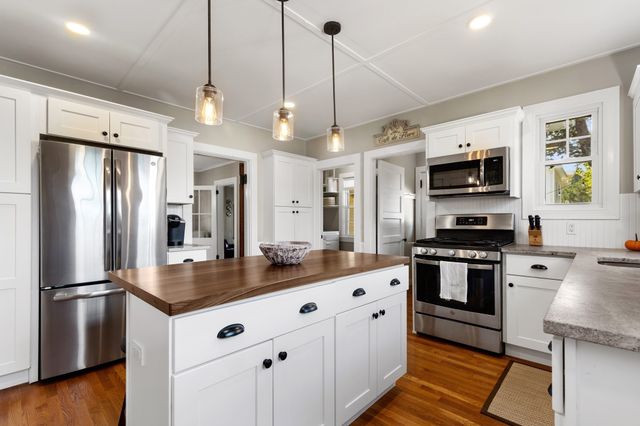 1 Sagamore St, Plymouth, MA 02360