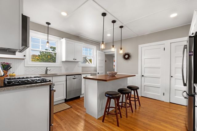 1 Sagamore St, Plymouth, MA 02360