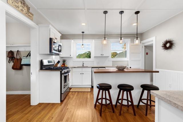1 Sagamore St, Plymouth, MA 02360