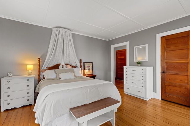 1 Sagamore St, Plymouth, MA 02360