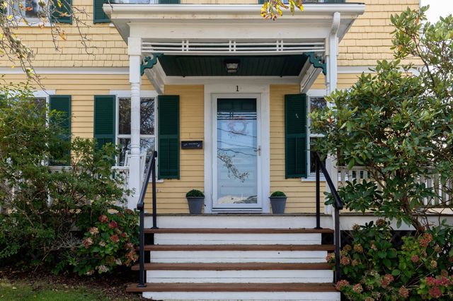 1 Sagamore St, Plymouth, MA 02360