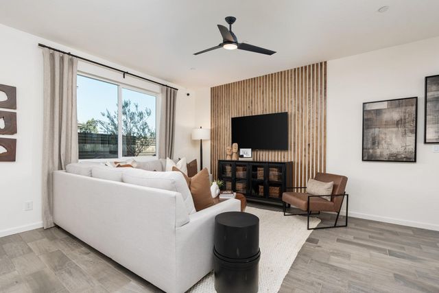 6589 E Clingstone Drive, Fresno, CA 93727