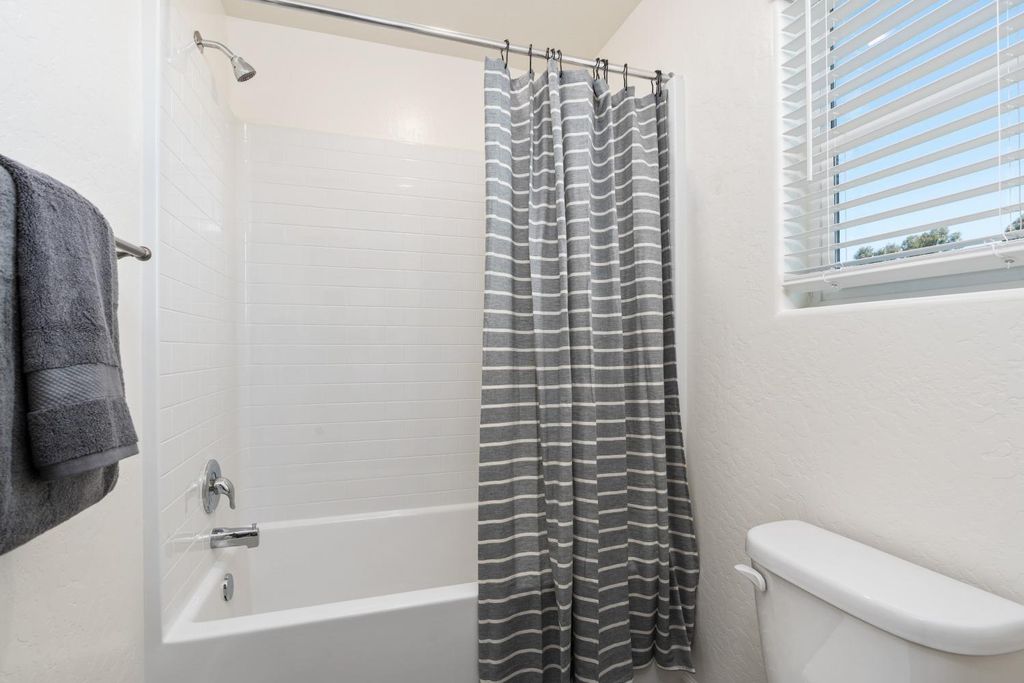 Image 30 of property listing at 6589 E Clingstone Drive, Fresno, CA 93727