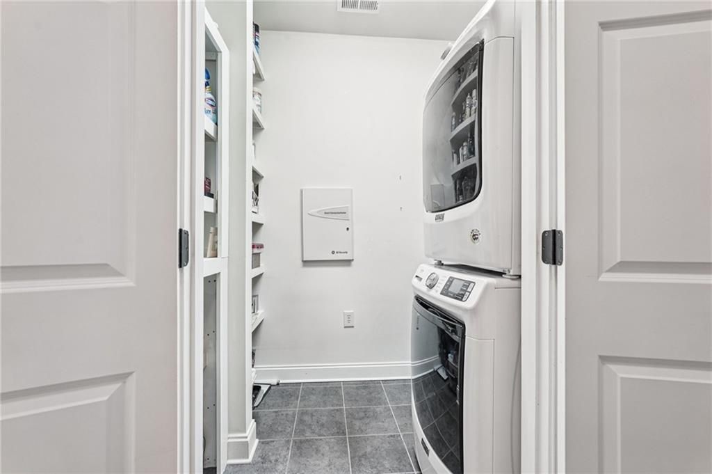 Image 16 of property listing at 4334 Lanier Ridge Walk 1403, Cumming, GA 30041