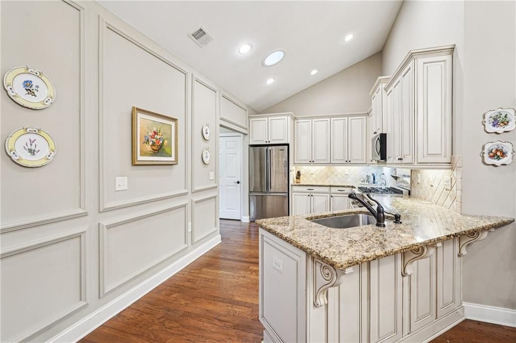 Image 9 of property listing at 4334 Lanier Ridge Walk 1403, Cumming, GA 30041