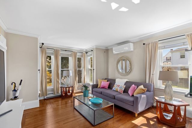 3 Massasoit St, Plymouth, MA 02360
