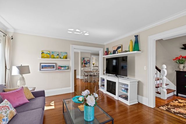 3 Massasoit St, Plymouth, MA 02360
