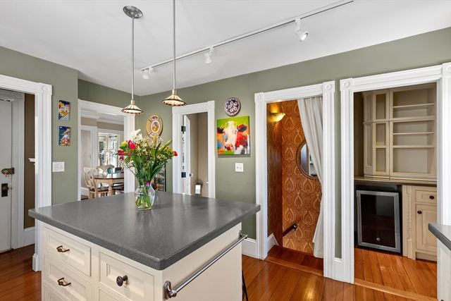 3 Massasoit St, Plymouth, MA 02360