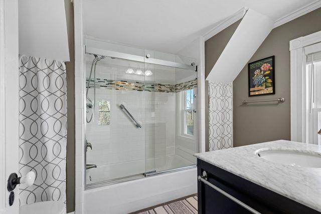 3 Massasoit St, Plymouth, MA 02360