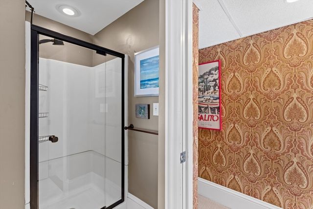 3 Massasoit St, Plymouth, MA 02360