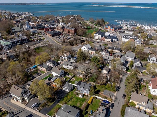 3 Massasoit St, Plymouth, MA 02360