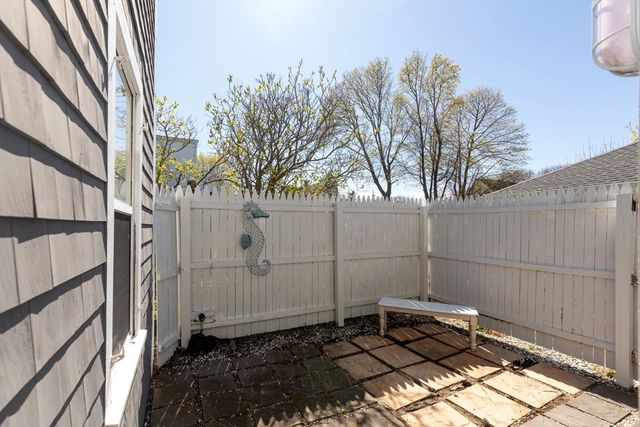 3 Massasoit St, Plymouth, MA 02360