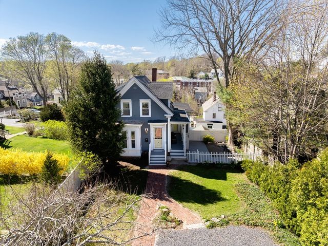 3 Massasoit St, Plymouth, MA 02360